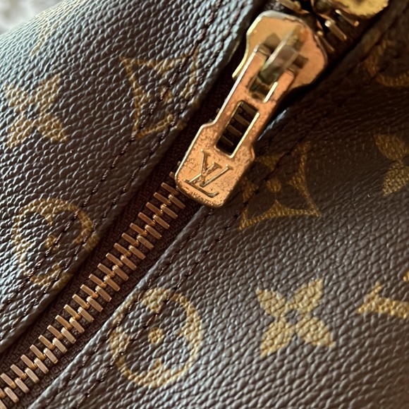 Verified Authentic vintage (Jan1990) Louis Vuitton Keepall 50 in Monogram Canvas - Picture 5 of 10